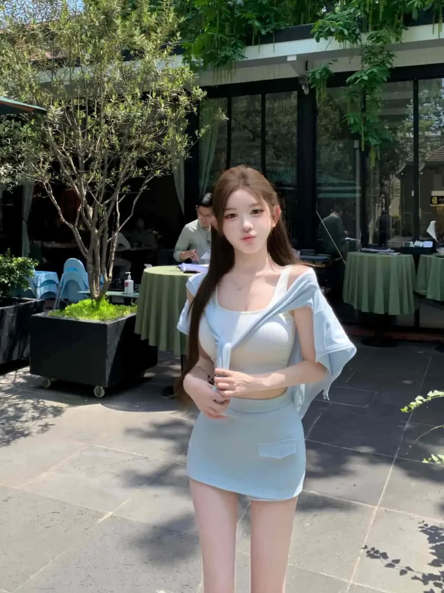 kwun-tong-hongkong-167cm-blogger-outdoor-portrait 