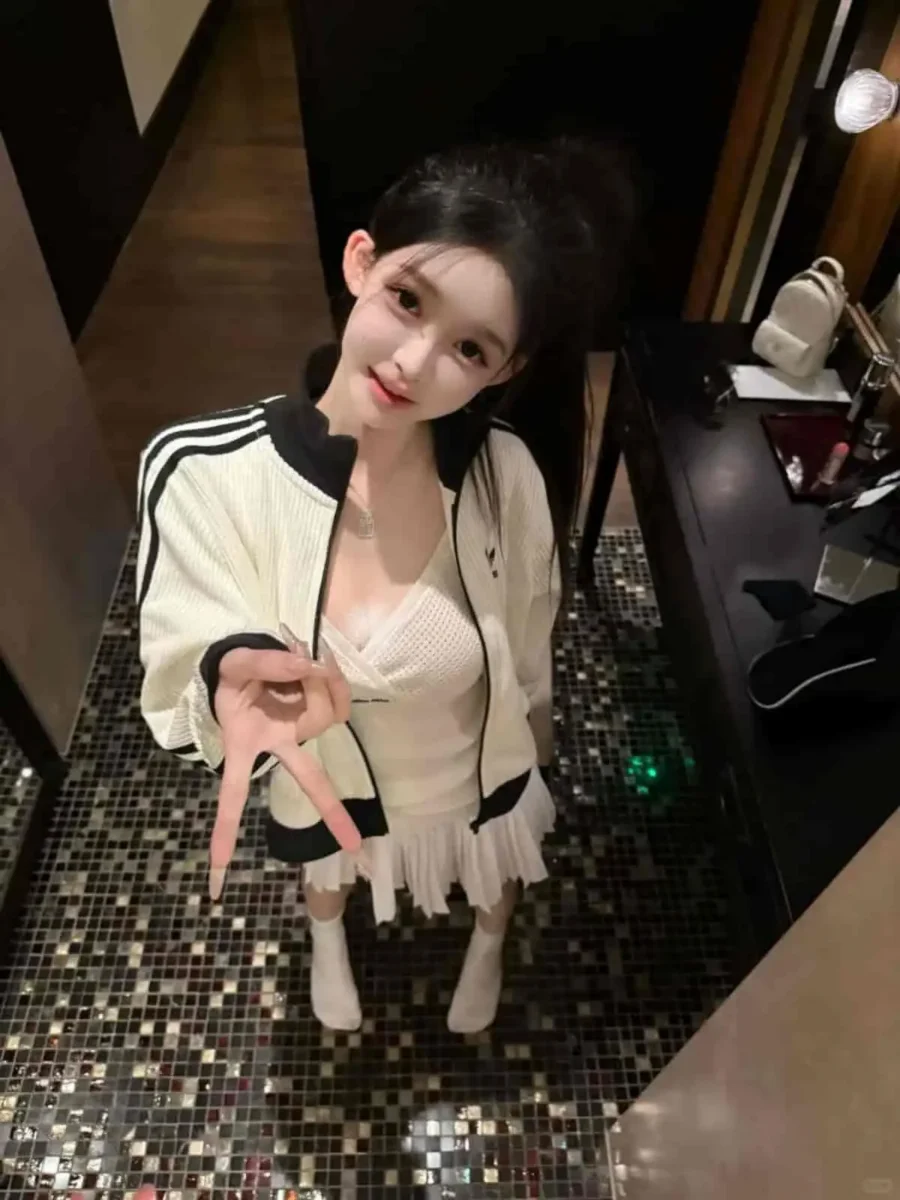hongkong-perimeter-172cm-lady-casual-style-portrait 