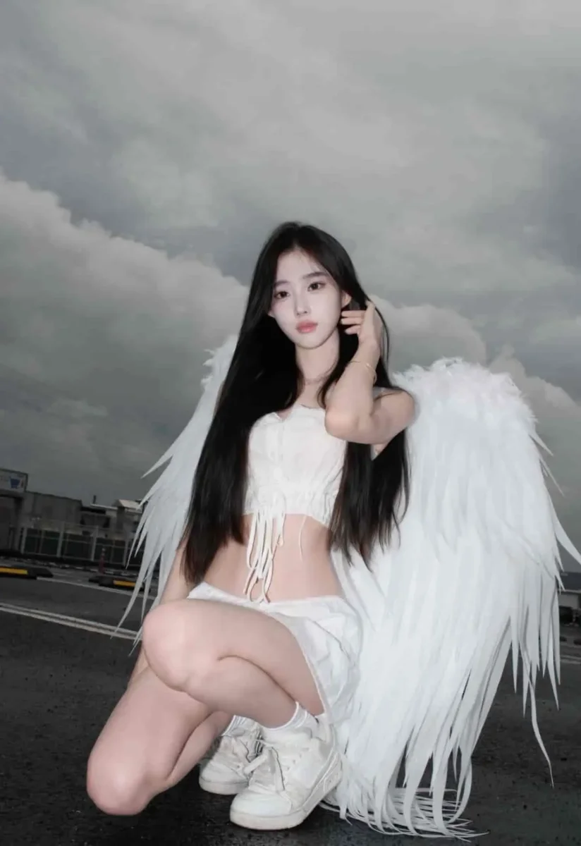 洛杉矶03年外围模特天使坐姿写真，172cm D杯，高颜值天花板，纯欲气质