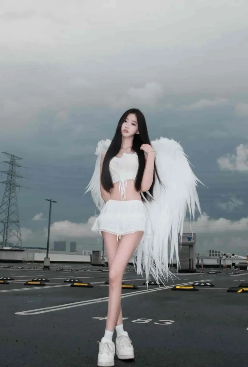 洛杉矶03年外围模特天使造型写真，172cm D杯，高颜值天花板，气质清冷