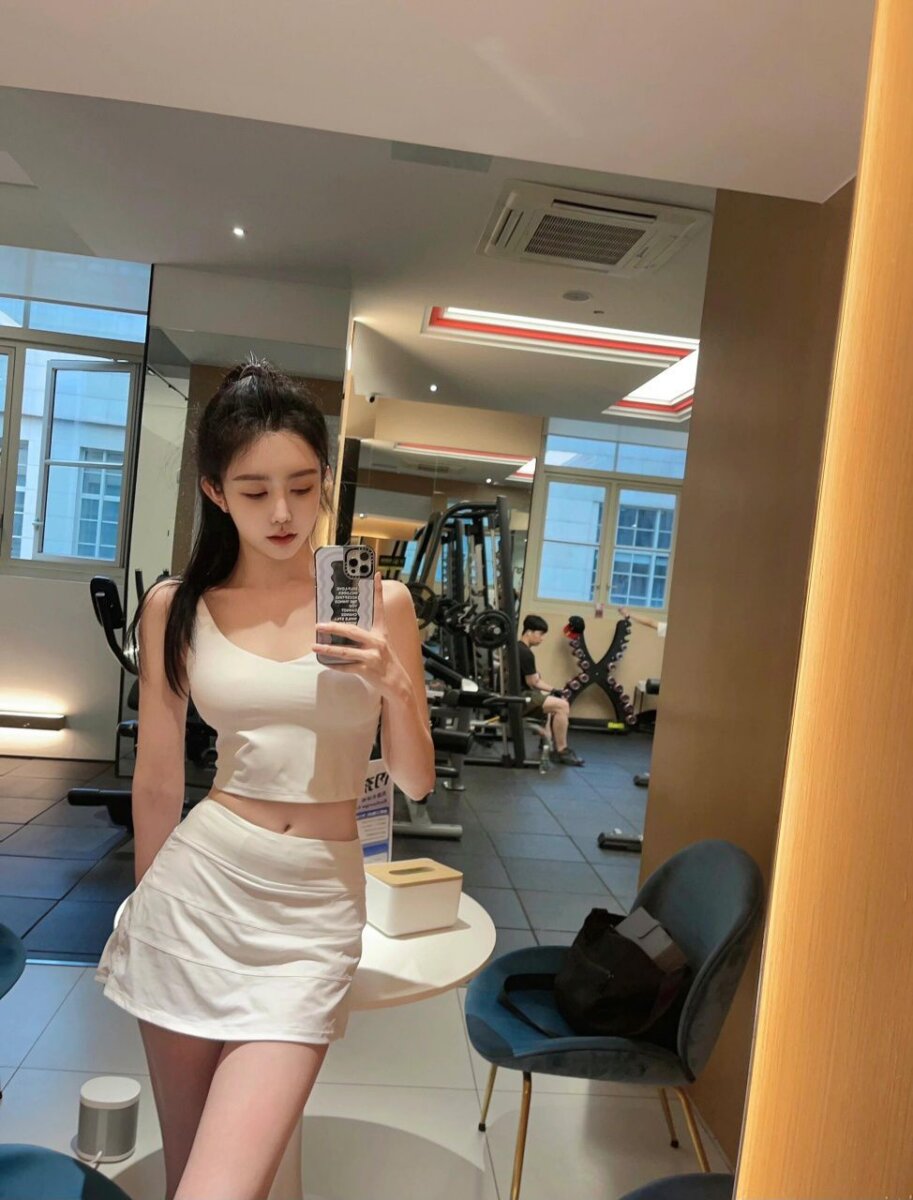 澳门外围168cm C杯 白色吊带健身写真 健身气质