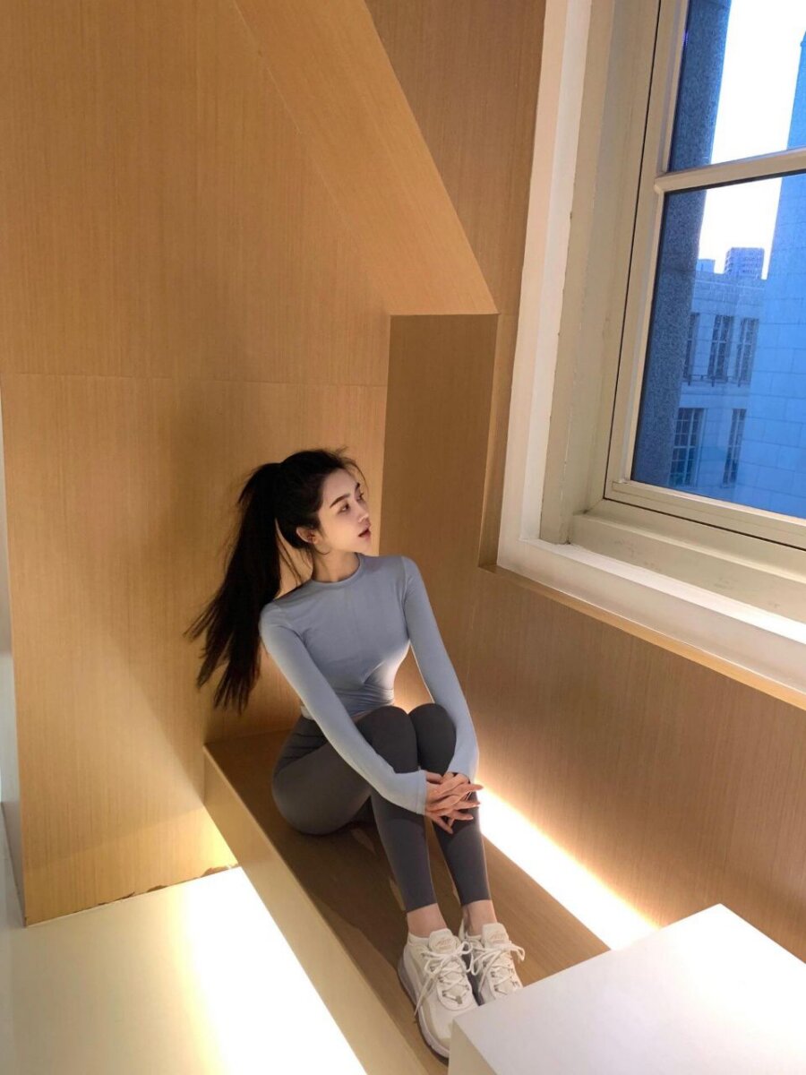 澳门外围68cm C杯 浅蓝健身服窗边写真 可爱甜美可纯可御