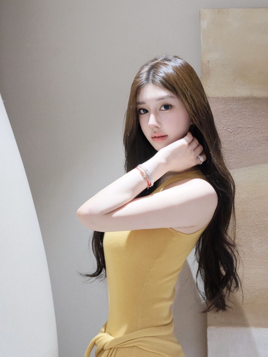 深圳外围176c  05年   洋气美少女青岛女孩 全身整，纯天然妈生脸写真图1