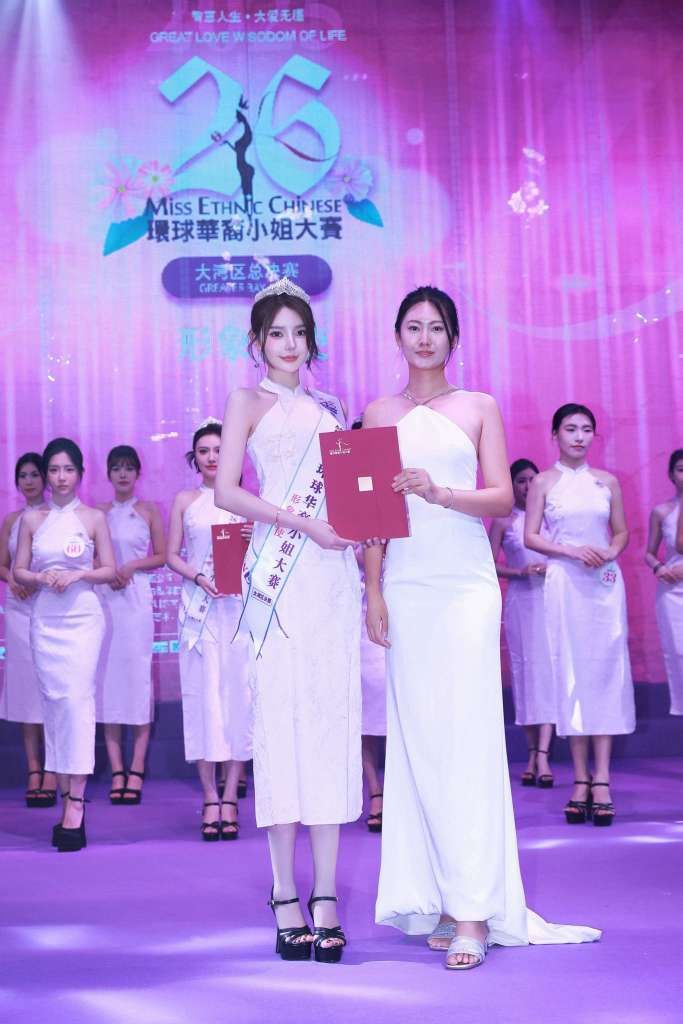 新加坡高端外围环球小姐W 175cm E杯 颁奖写真 气质大方