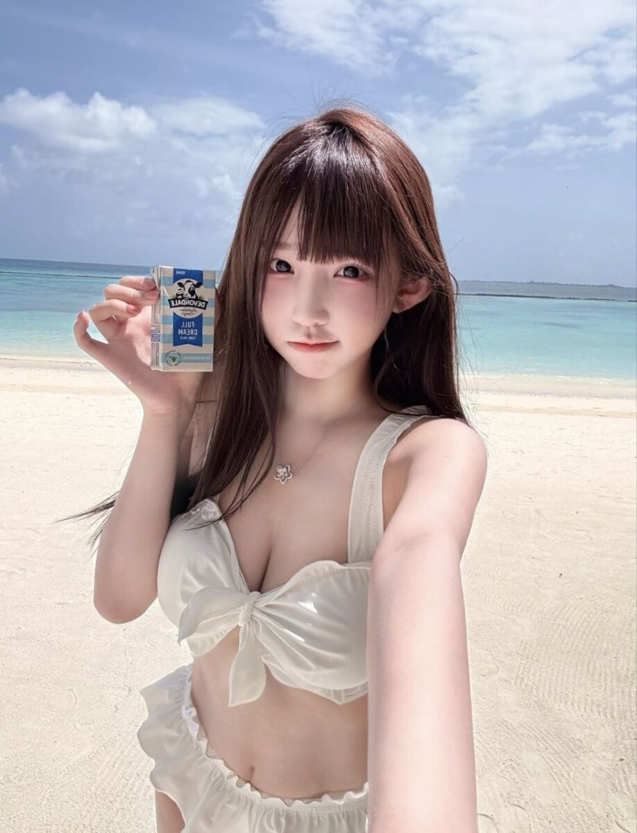 悉尼外围预约05年165cm E杯留学生 白比基尼海边写真 约会感拉满