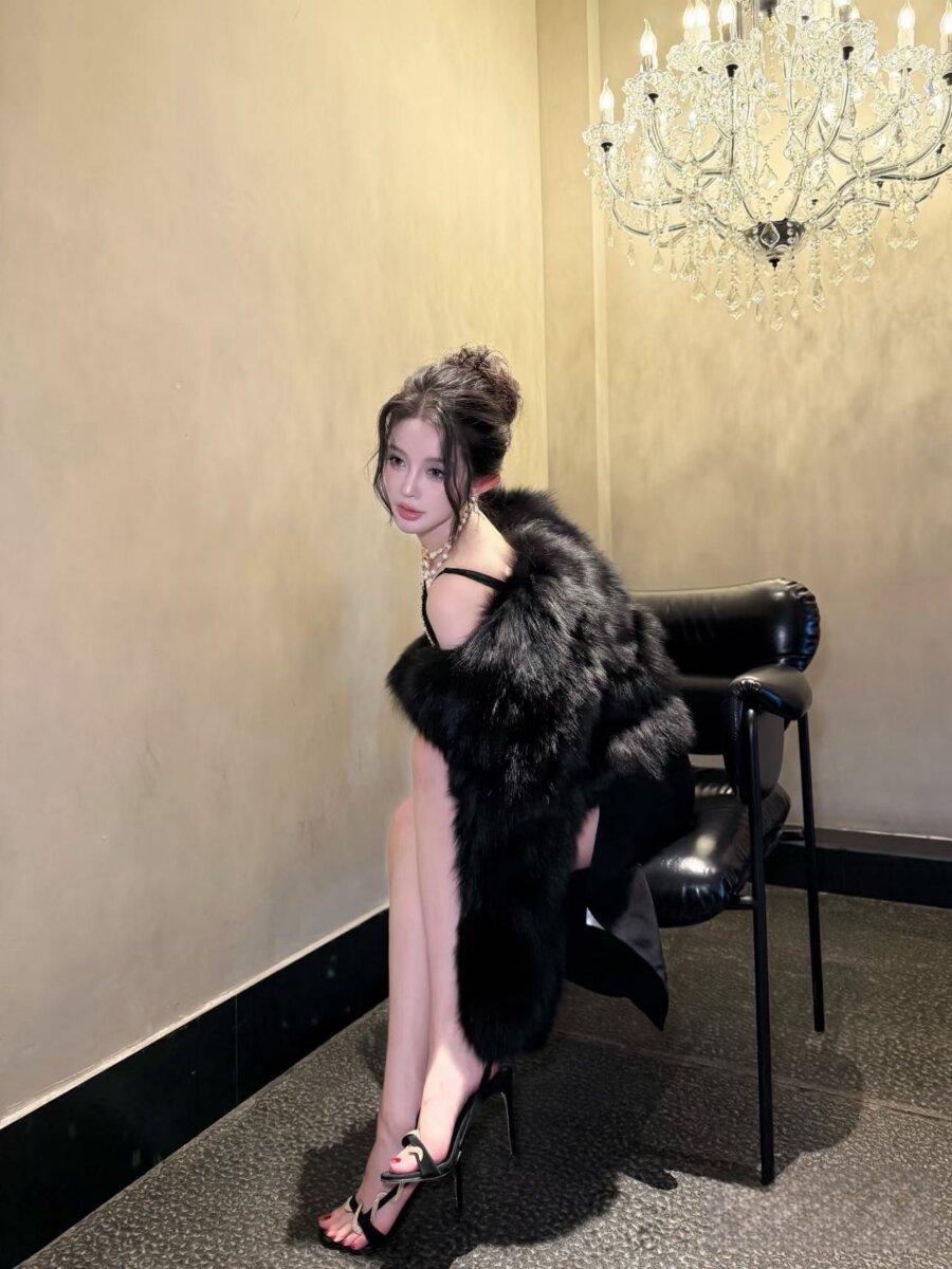 悉尼高端外围学生youyou 170cm 天然G杯 黑皮草御姐写真 高端私享