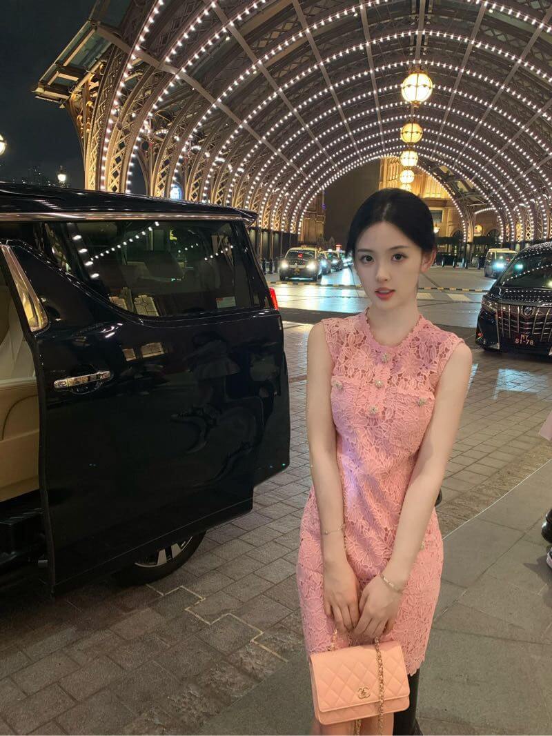 悉尼外围模特05年167cm D杯优雅女生 粉色连衣裙写真 高端气质