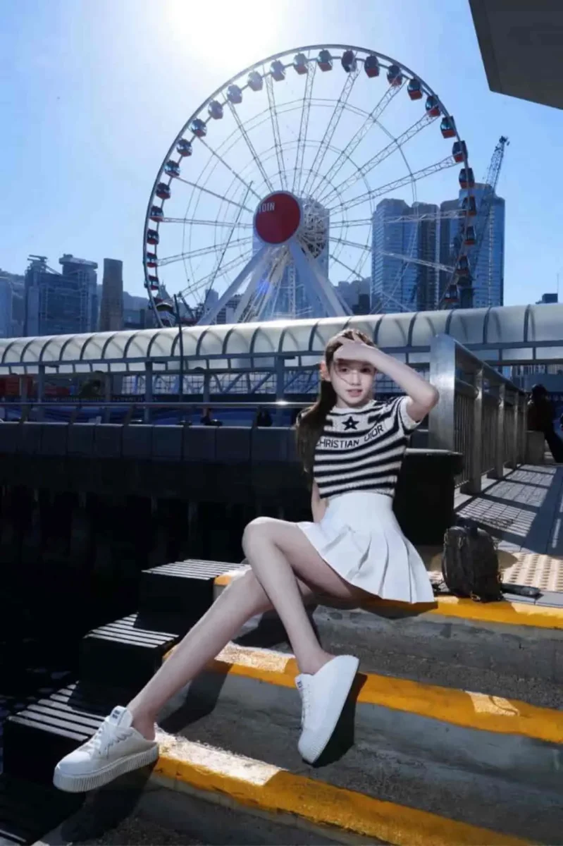 华盛顿DC高端外围模特纯小白 05年165cm皮肤白嫩天台甜妹写真 